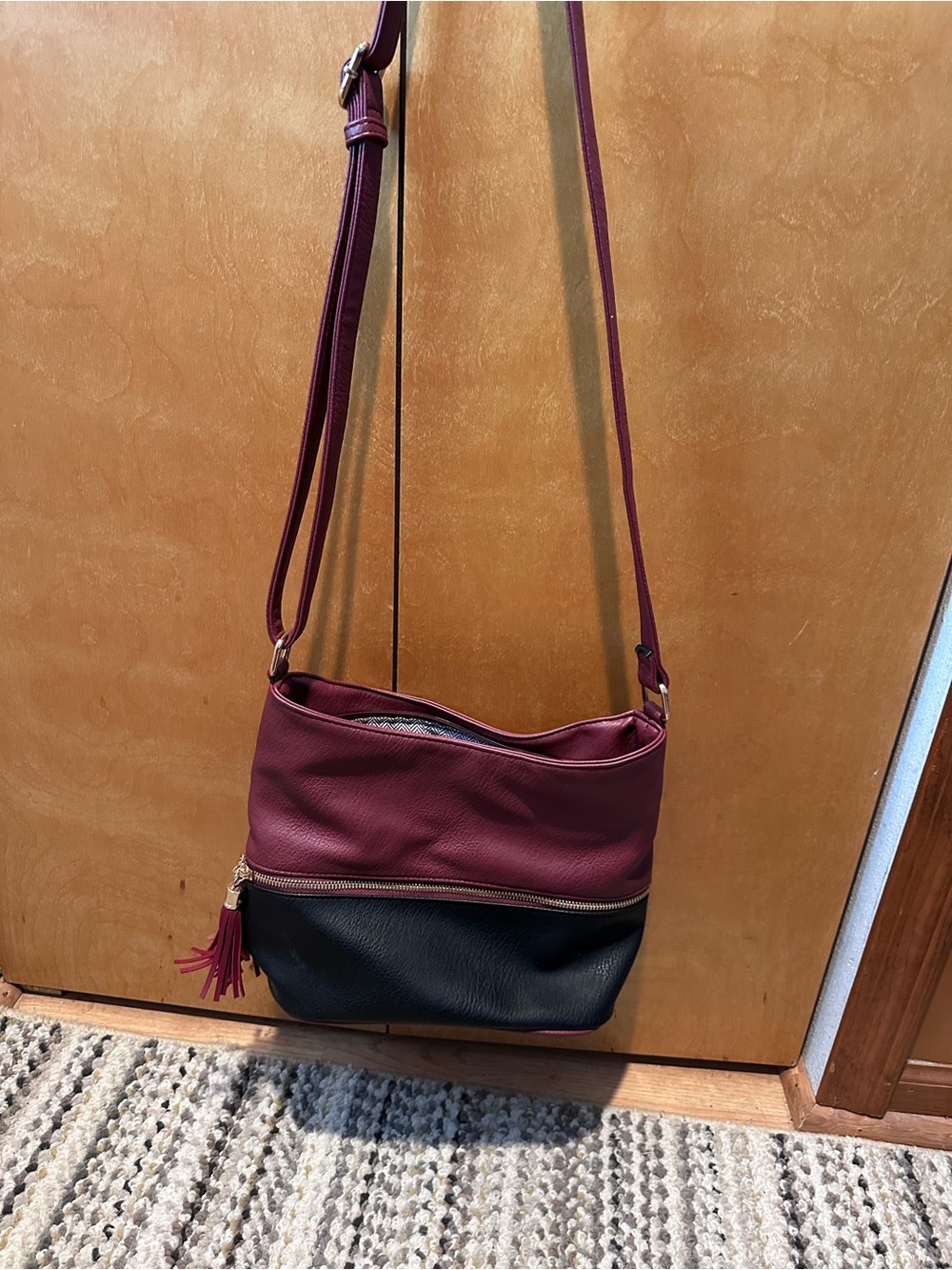 Women’s Two-Tone Crossbody Bag in Burgundy and Black